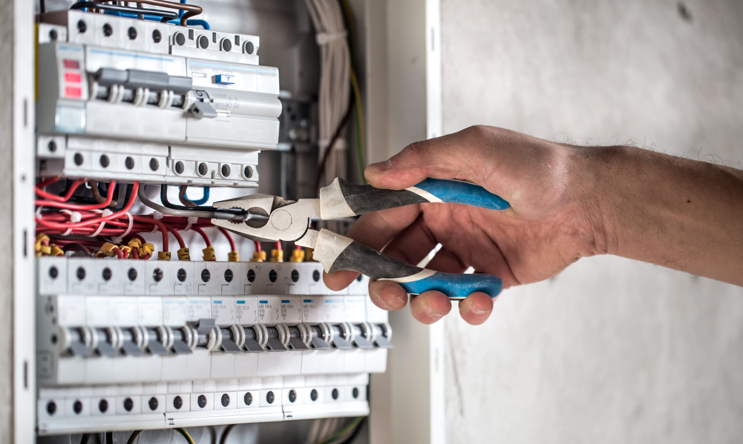 Advantages Of Installing Circuit Breaker | ESD LLC